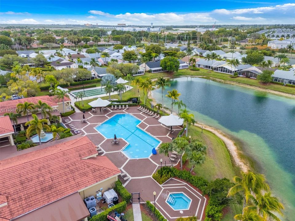 待售: $385,000 (2 贝兹, 2 浴室, 1302 平方英尺)