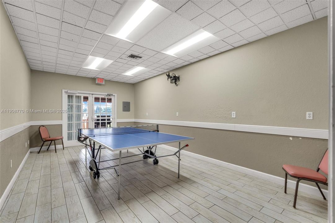 待售: $385,000 (2 贝兹, 2 浴室, 1302 平方英尺)