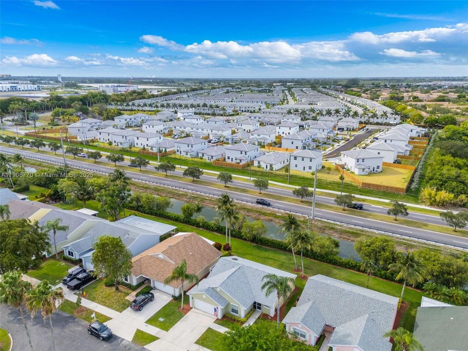 待售: $385,000 (2 贝兹, 2 浴室, 1302 平方英尺)