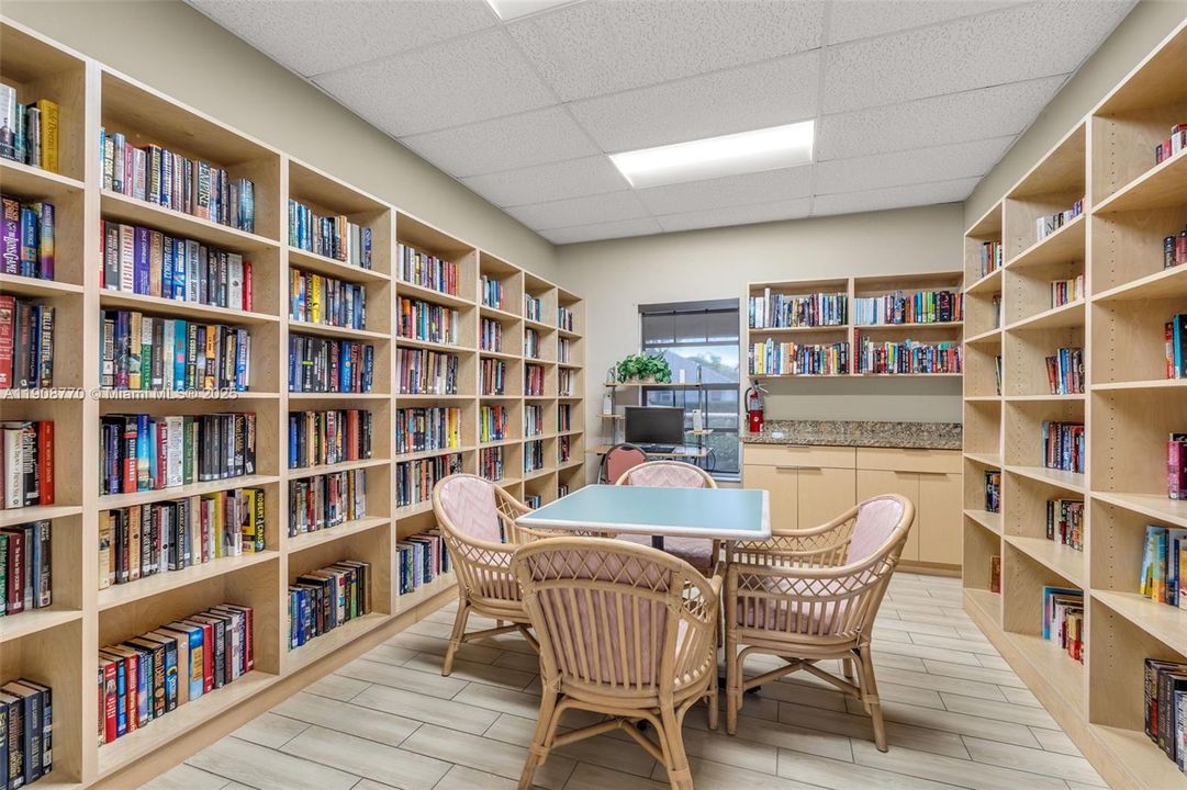 待售: $385,000 (2 贝兹, 2 浴室, 1302 平方英尺)