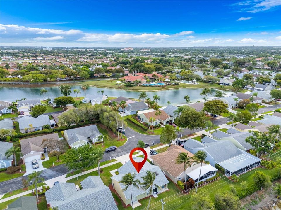 待售: $385,000 (2 贝兹, 2 浴室, 1302 平方英尺)