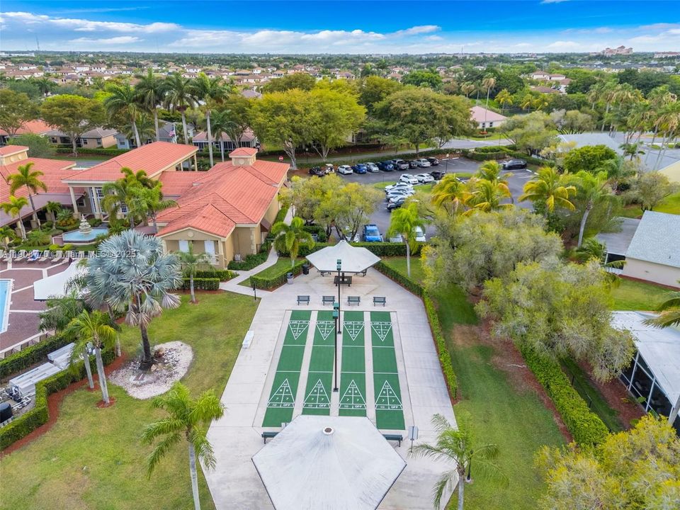 待售: $385,000 (2 贝兹, 2 浴室, 1302 平方英尺)