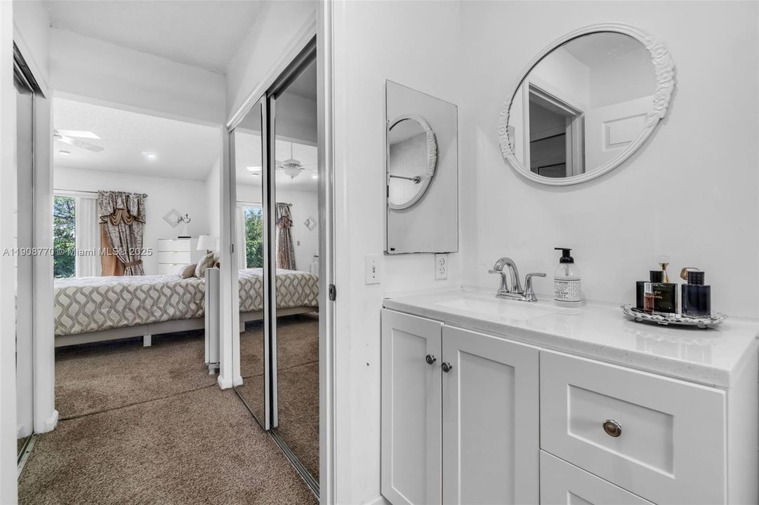 待售: $385,000 (2 贝兹, 2 浴室, 1302 平方英尺)