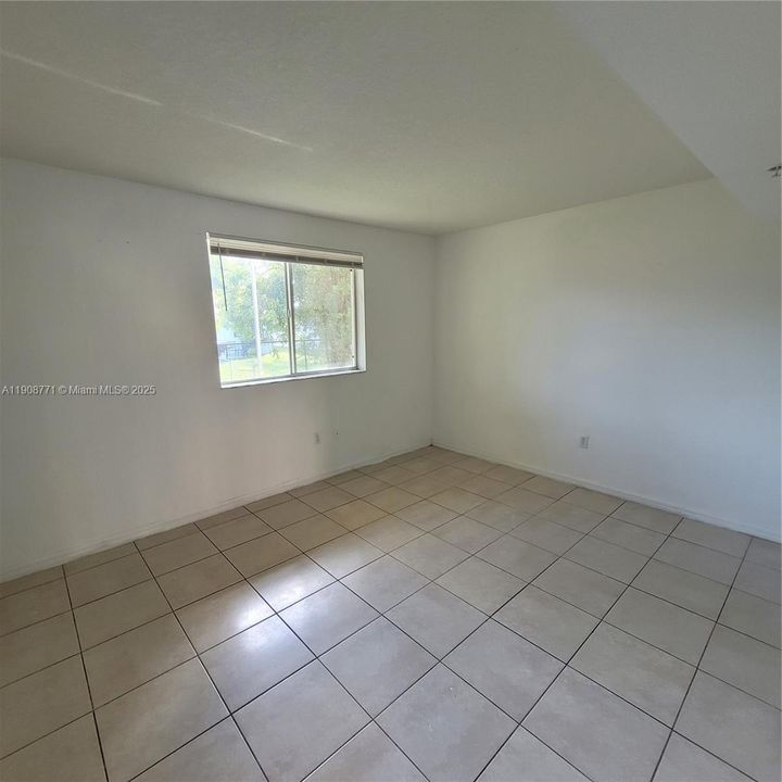 Под контрактом: $2,275 (3 спален, 2 ванн, 1088 Квадратных фут)