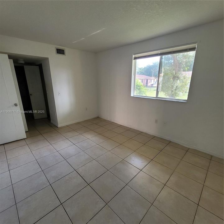 Под контрактом: $2,275 (3 спален, 2 ванн, 1088 Квадратных фут)