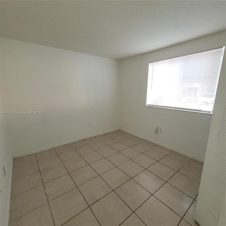 Под контрактом: $2,275 (3 спален, 2 ванн, 1088 Квадратных фут)