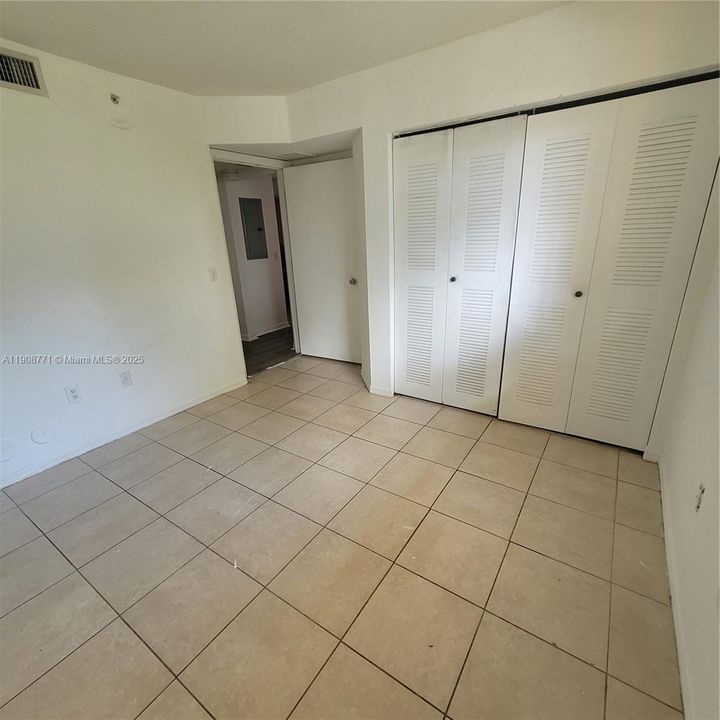 Под контрактом: $2,275 (3 спален, 2 ванн, 1088 Квадратных фут)