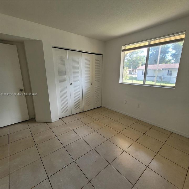 Под контрактом: $2,275 (3 спален, 2 ванн, 1088 Квадратных фут)