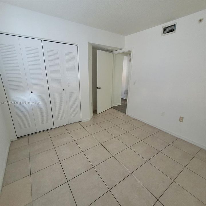 Под контрактом: $2,275 (3 спален, 2 ванн, 1088 Квадратных фут)