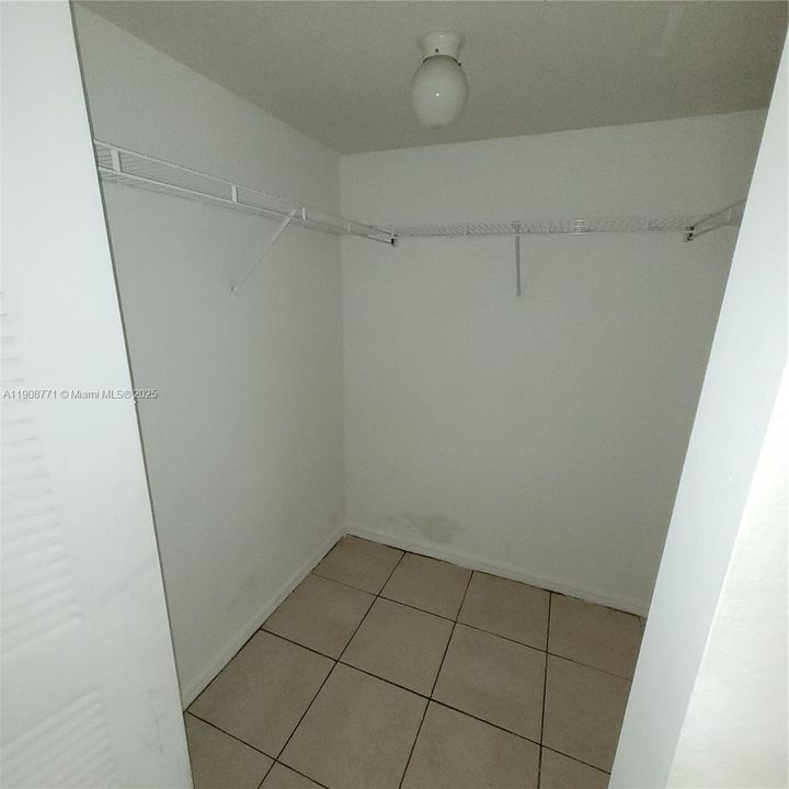 Под контрактом: $2,275 (3 спален, 2 ванн, 1088 Квадратных фут)