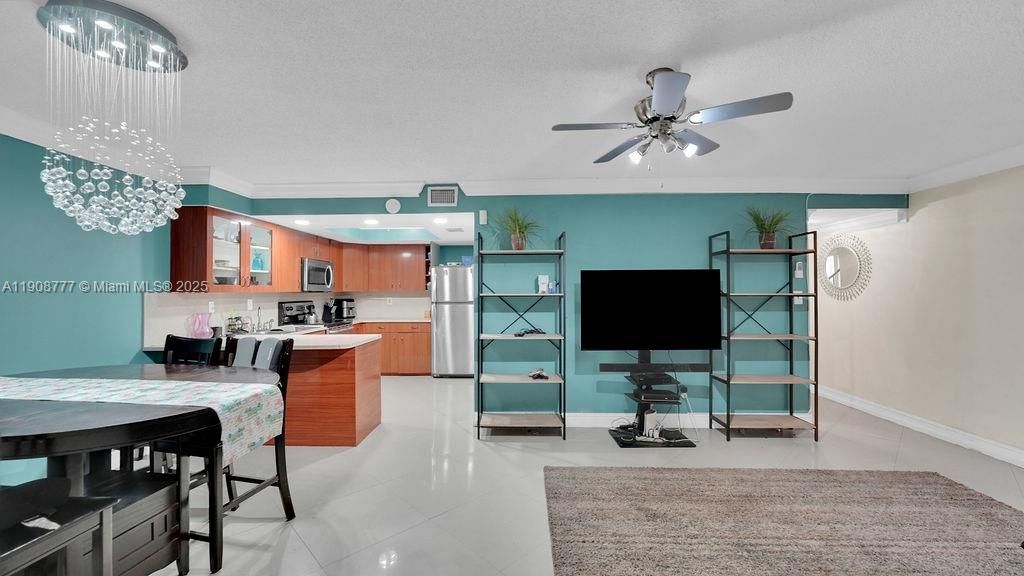 На продажу: $345,000 (3 спален, 2 ванн, 1800 Квадратных фут)