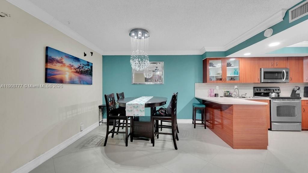 На продажу: $345,000 (3 спален, 2 ванн, 1800 Квадратных фут)