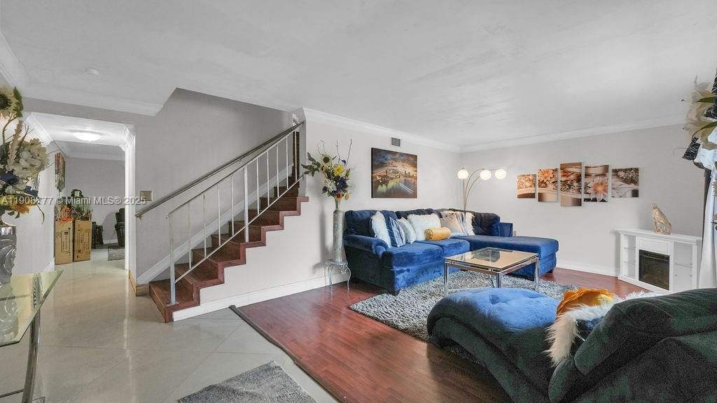 На продажу: $345,000 (3 спален, 2 ванн, 1800 Квадратных фут)