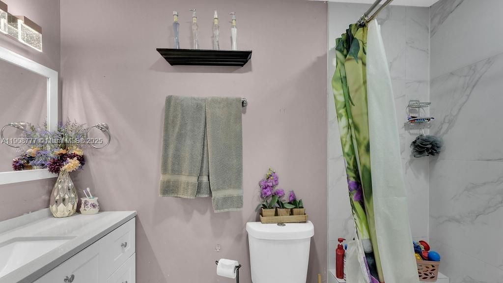 На продажу: $345,000 (3 спален, 2 ванн, 1800 Квадратных фут)