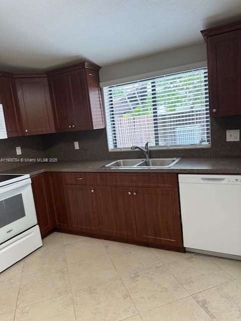 Под контрактом: $2,900 (3 спален, 2 ванн, 1488 Квадратных фут)