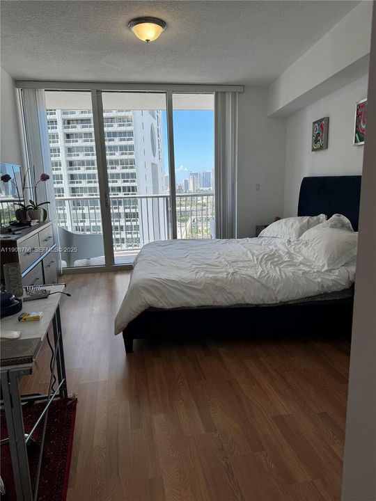 For Rent: $2,750 (1 beds, 1 baths, 821 Square Feet)