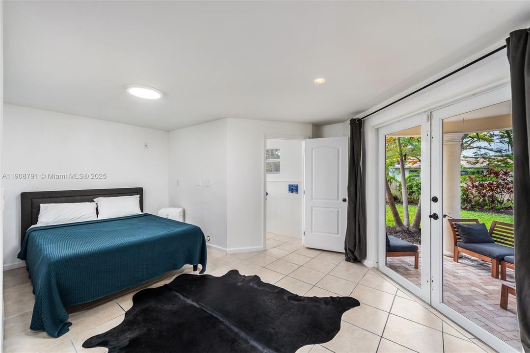 В аренду: $23,900 (6 спален, 5 ванн, 6288 Квадратных фут)