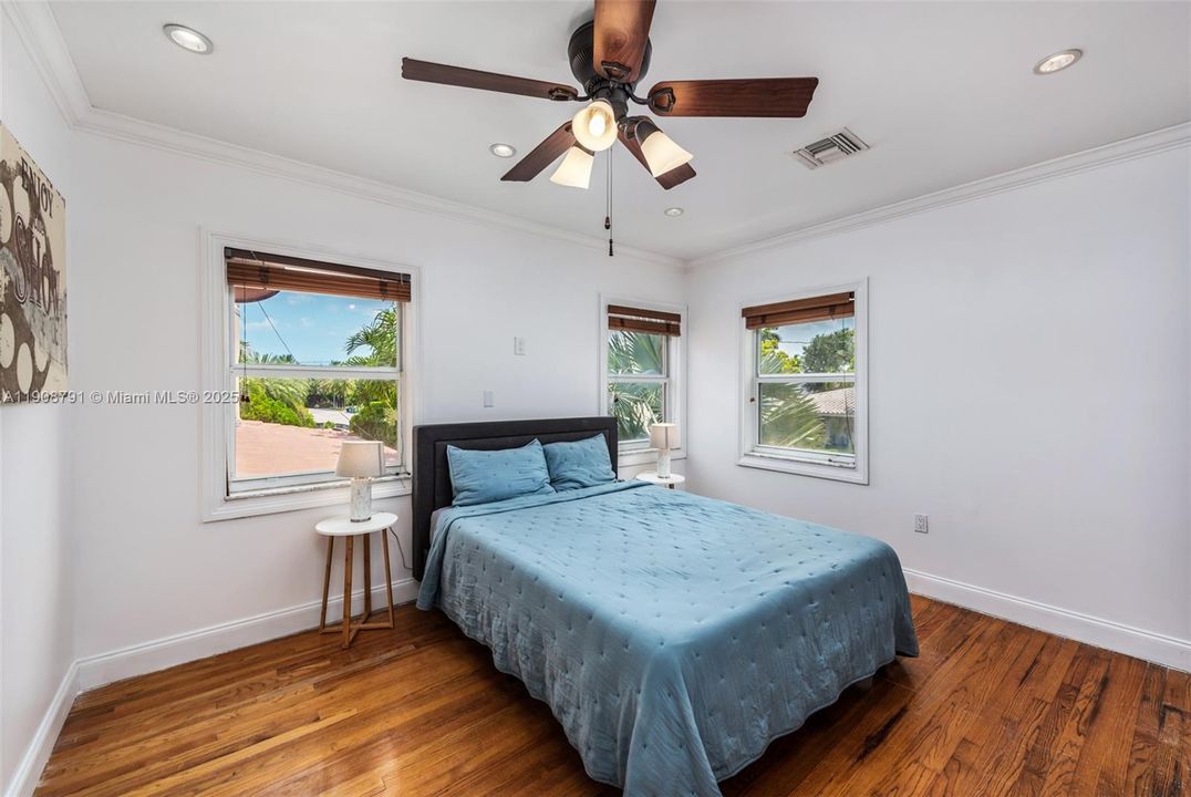 В аренду: $23,900 (6 спален, 5 ванн, 6288 Квадратных фут)