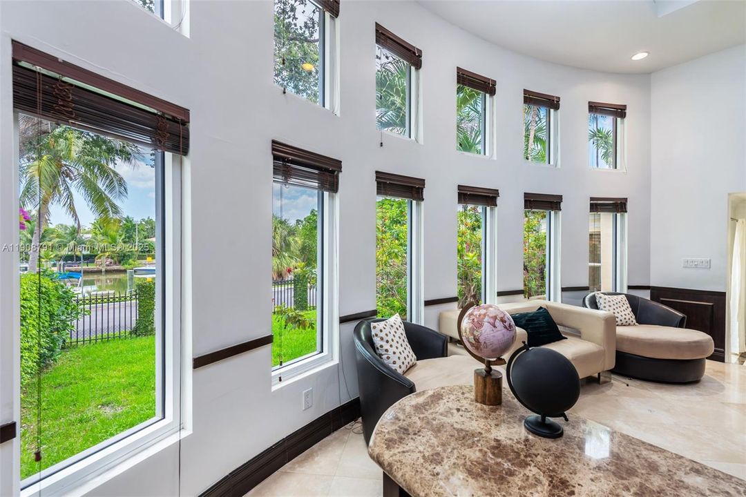 В аренду: $23,900 (6 спален, 5 ванн, 6288 Квадратных фут)