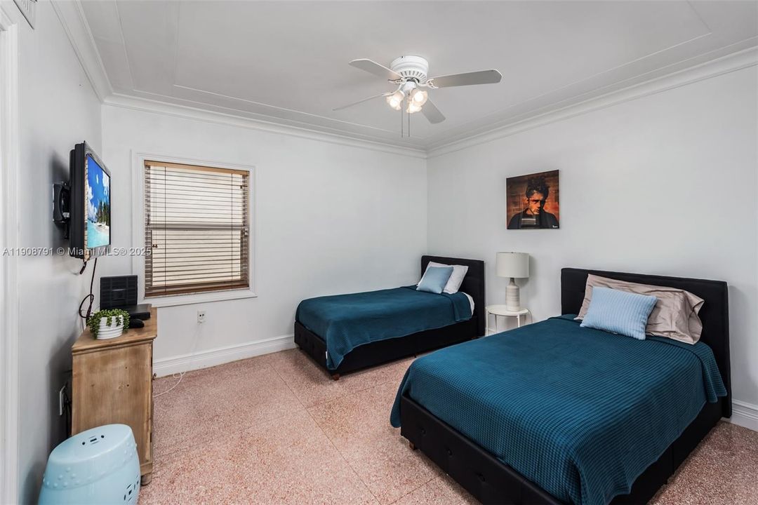 В аренду: $23,900 (6 спален, 5 ванн, 6288 Квадратных фут)