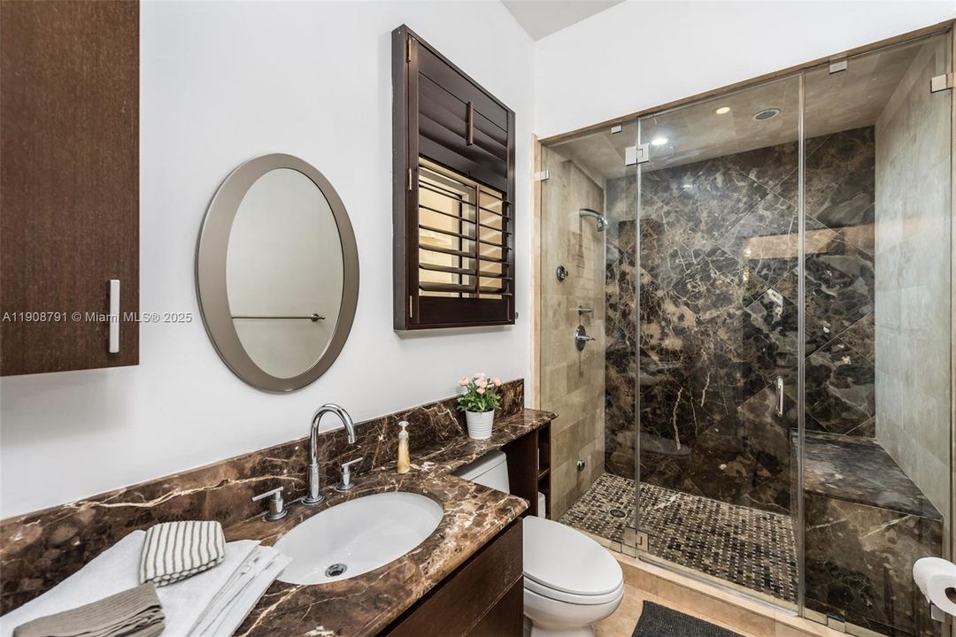 В аренду: $23,900 (6 спален, 5 ванн, 6288 Квадратных фут)