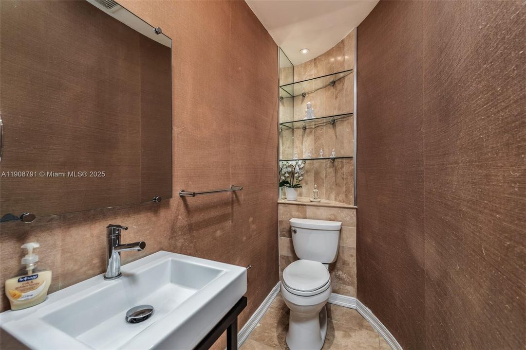 В аренду: $23,900 (6 спален, 5 ванн, 6288 Квадратных фут)