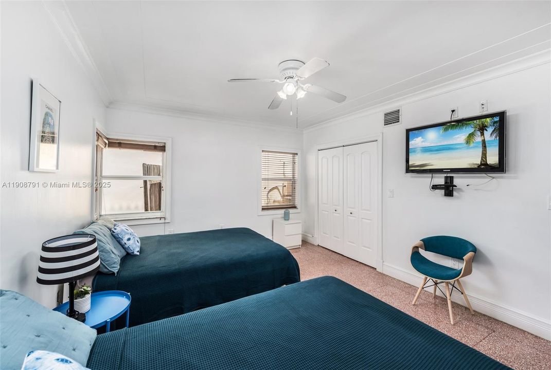 В аренду: $23,900 (6 спален, 5 ванн, 6288 Квадратных фут)