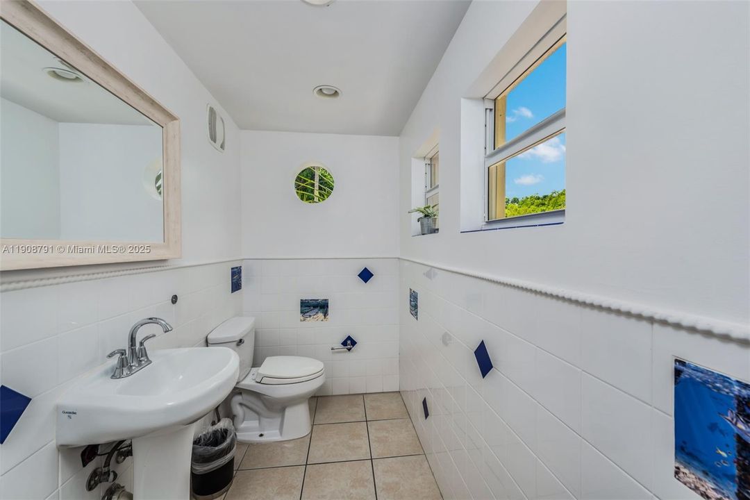 В аренду: $23,900 (6 спален, 5 ванн, 6288 Квадратных фут)