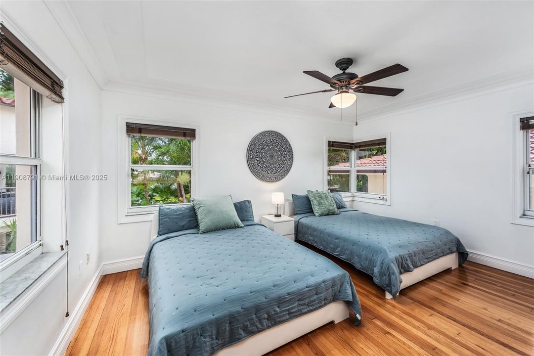 В аренду: $23,900 (6 спален, 5 ванн, 6288 Квадратных фут)