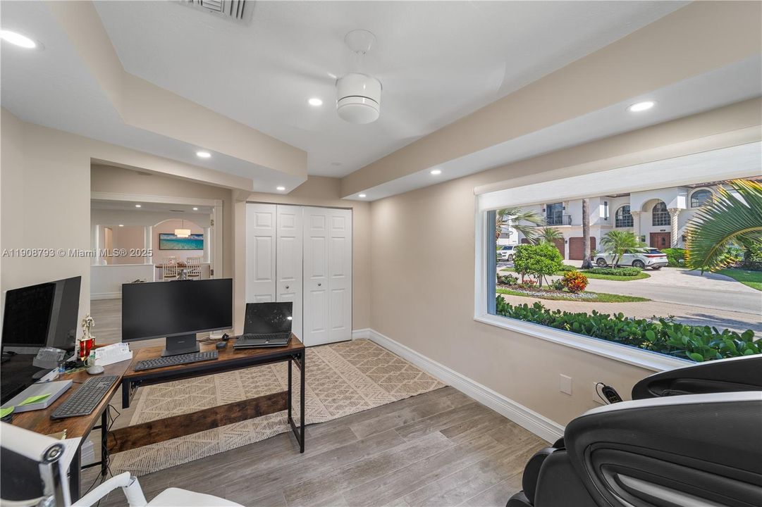 For Sale: $2,995,000 (5 beds, 4 baths, 4401 Square Feet)