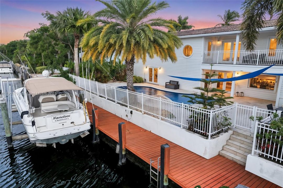 For Sale: $2,995,000 (5 beds, 4 baths, 4401 Square Feet)