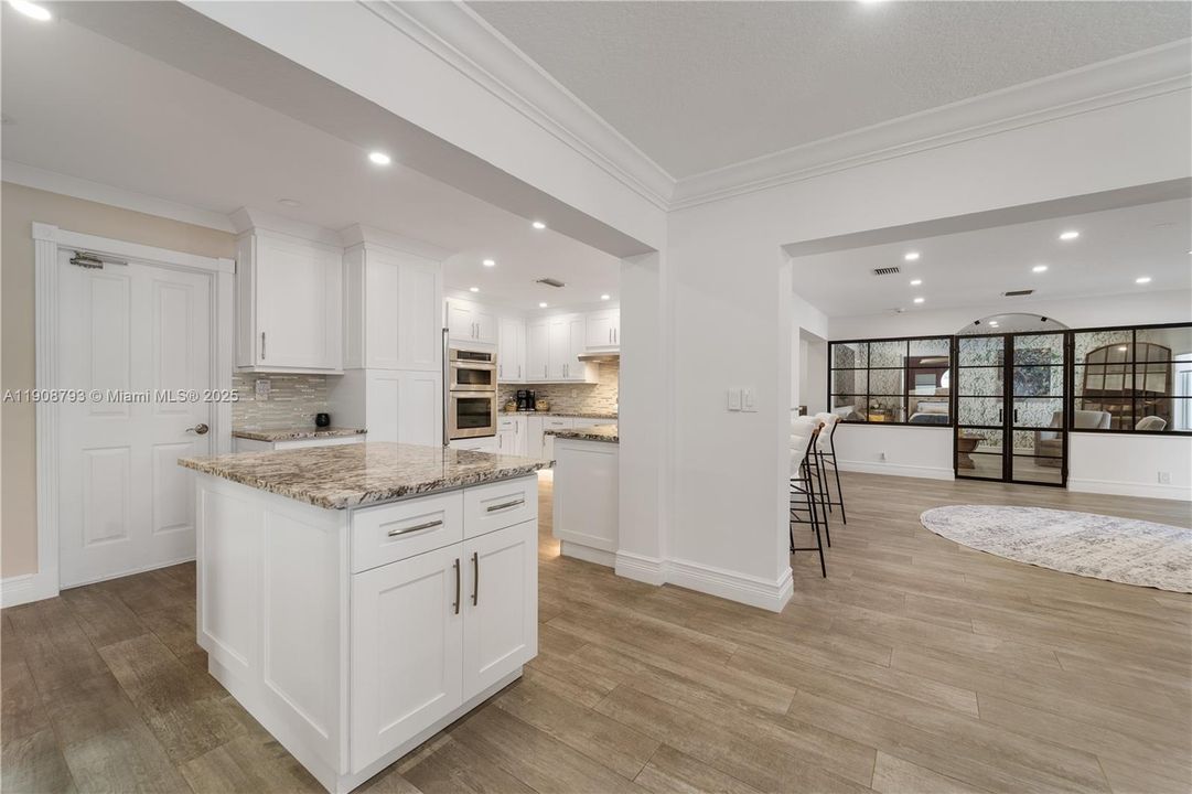 For Sale: $2,995,000 (5 beds, 4 baths, 4401 Square Feet)