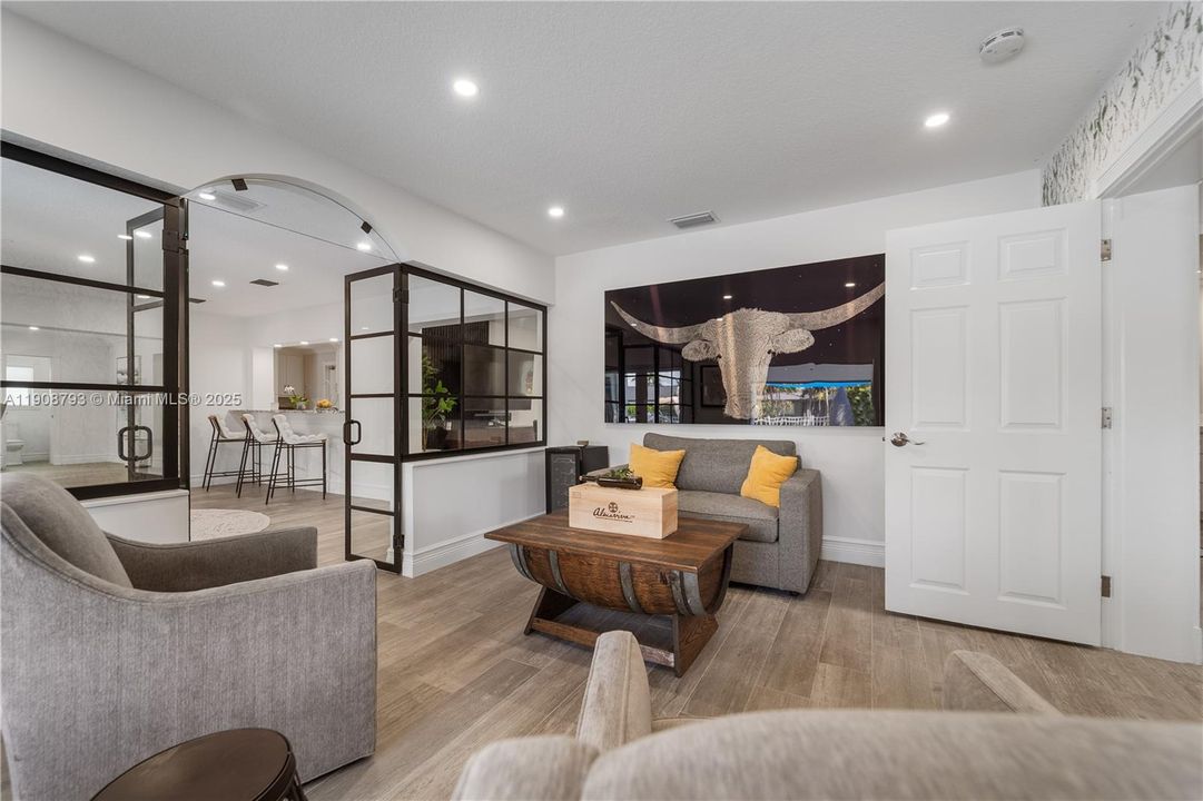 For Sale: $2,995,000 (5 beds, 4 baths, 4401 Square Feet)