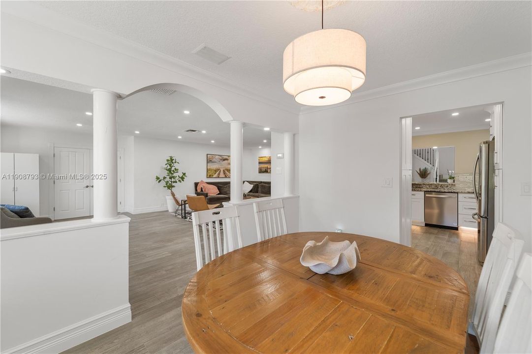 For Sale: $2,995,000 (5 beds, 4 baths, 4401 Square Feet)