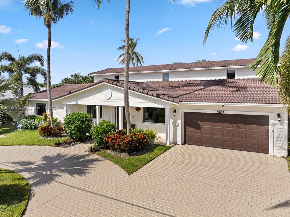 For Sale: $2,995,000 (5 beds, 4 baths, 4401 Square Feet)