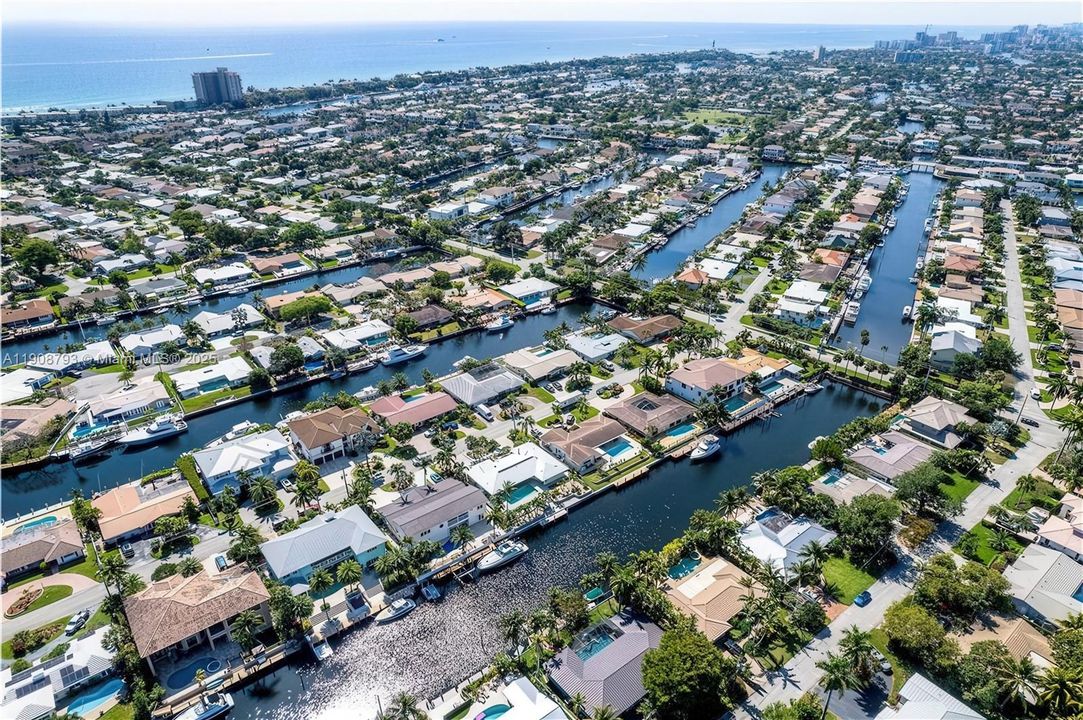 For Sale: $2,995,000 (5 beds, 4 baths, 4401 Square Feet)