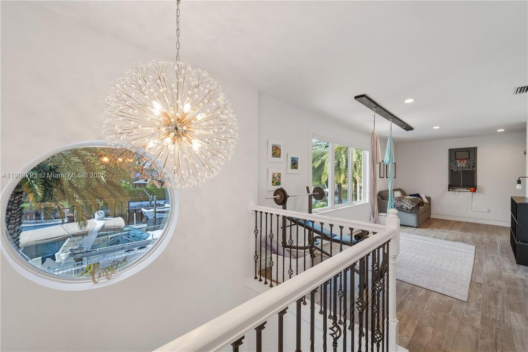 For Sale: $2,995,000 (5 beds, 4 baths, 4401 Square Feet)