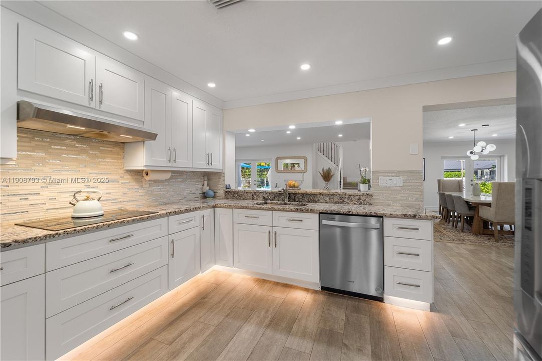 For Sale: $2,995,000 (5 beds, 4 baths, 4401 Square Feet)