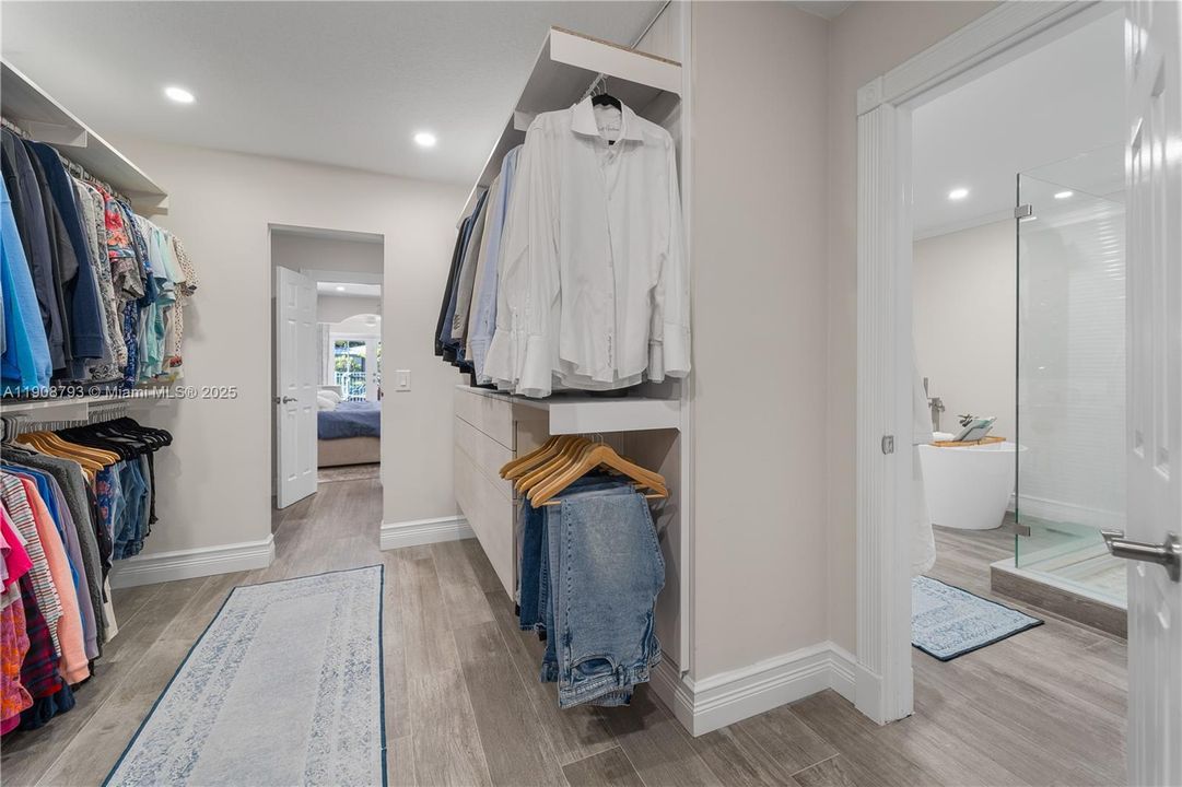 For Sale: $2,995,000 (5 beds, 4 baths, 4401 Square Feet)