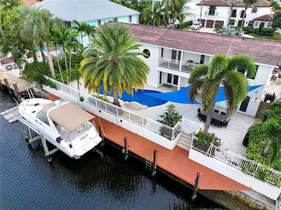 For Sale: $2,995,000 (5 beds, 4 baths, 4401 Square Feet)