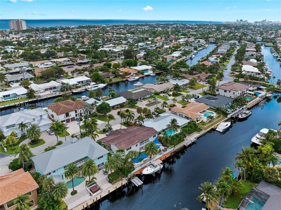 For Sale: $2,995,000 (5 beds, 4 baths, 4401 Square Feet)