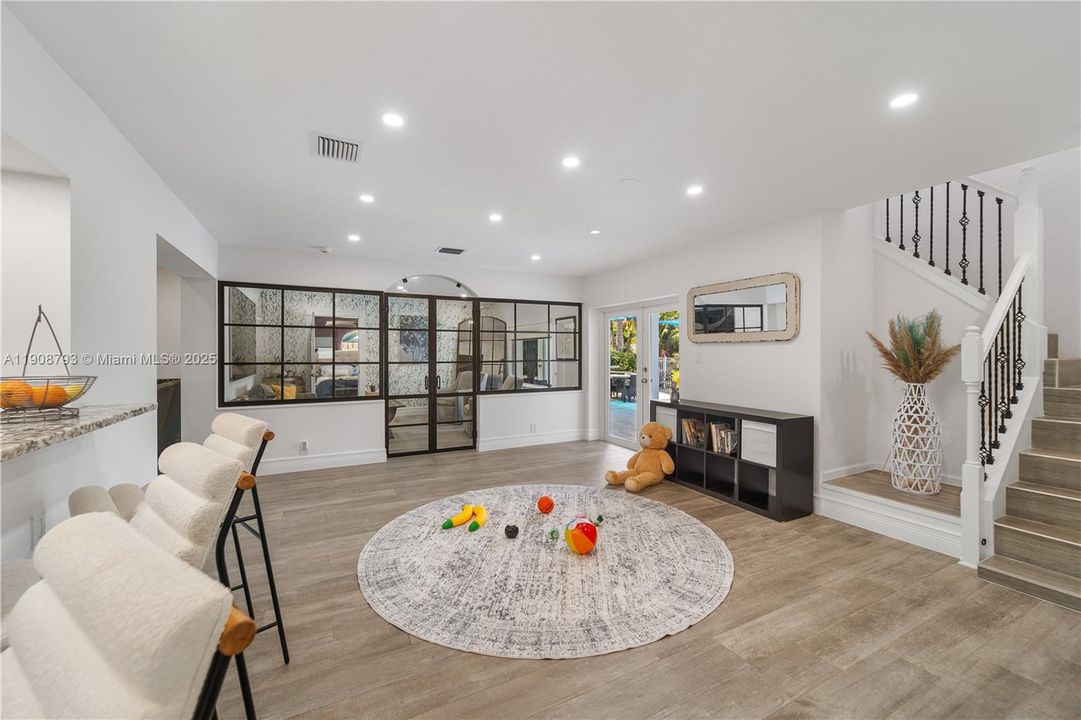 For Sale: $2,995,000 (5 beds, 4 baths, 4401 Square Feet)