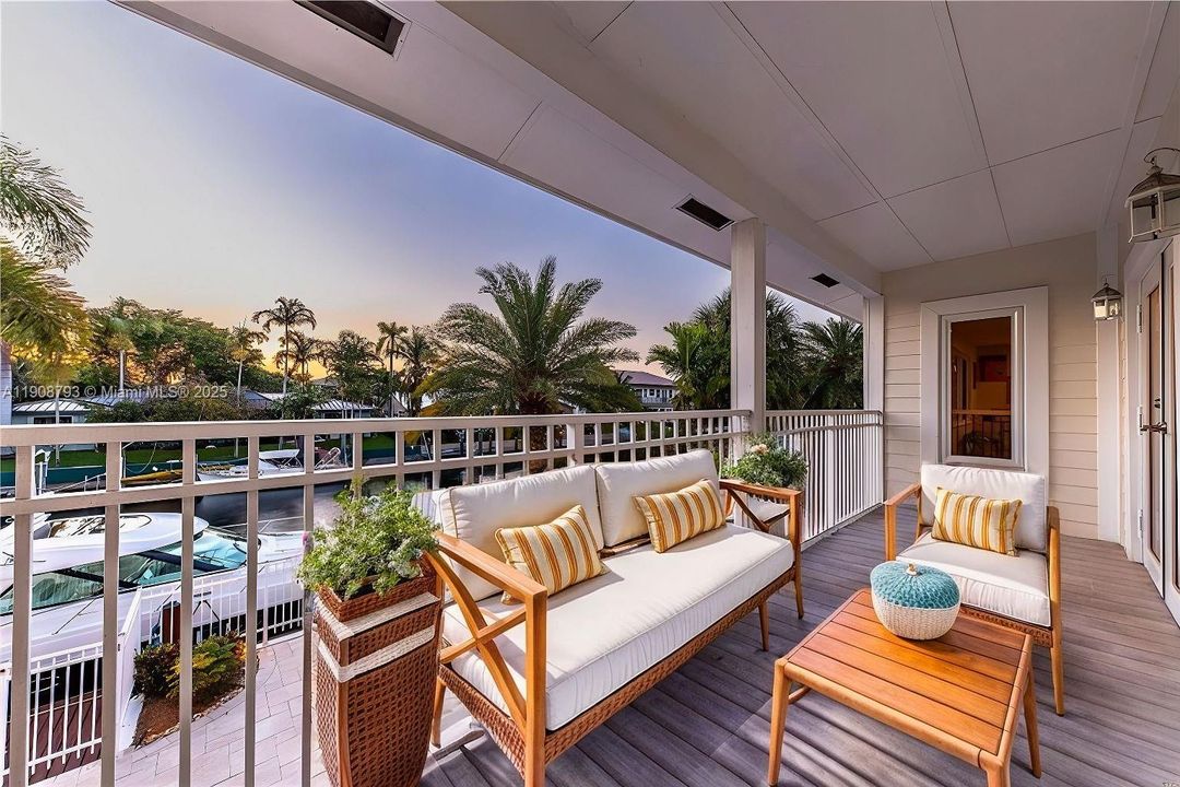 For Sale: $2,995,000 (5 beds, 4 baths, 4401 Square Feet)