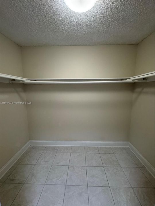 Walking Closet
