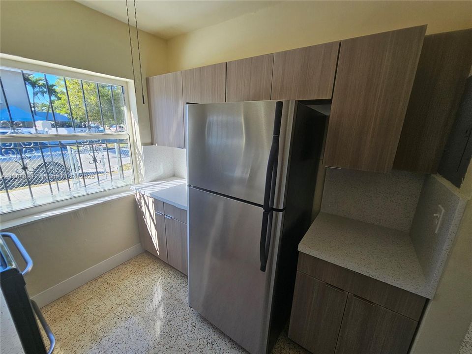 合同活跃: $1,650 (1 贝兹, 1 浴室, 500 平方英尺)