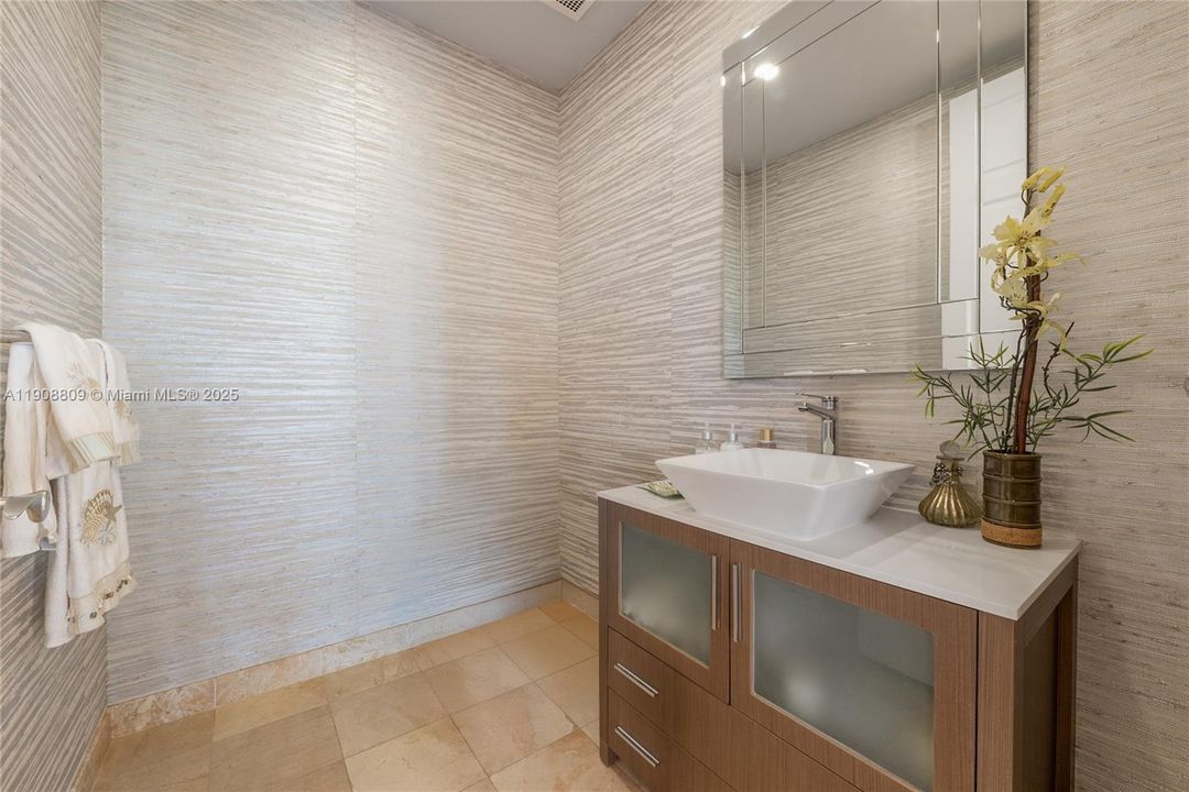 合同活跃: $11,500 (3 贝兹, 3 浴室, 3140 平方英尺)