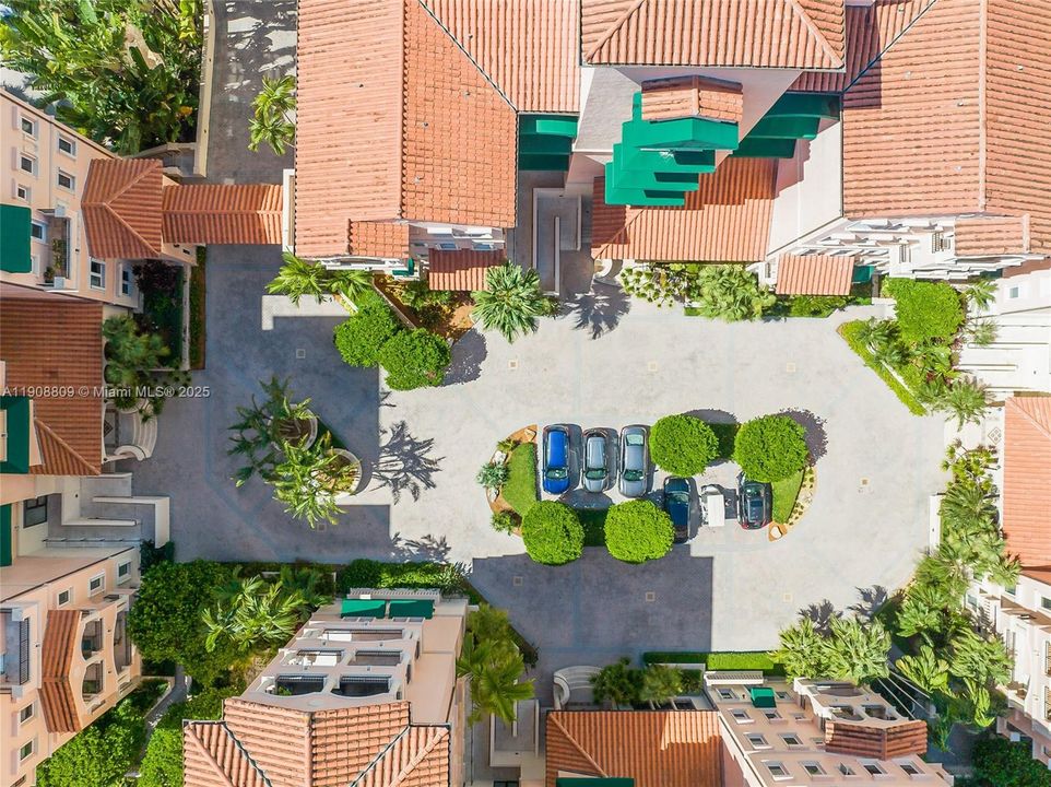 合同活跃: $11,500 (3 贝兹, 3 浴室, 3140 平方英尺)