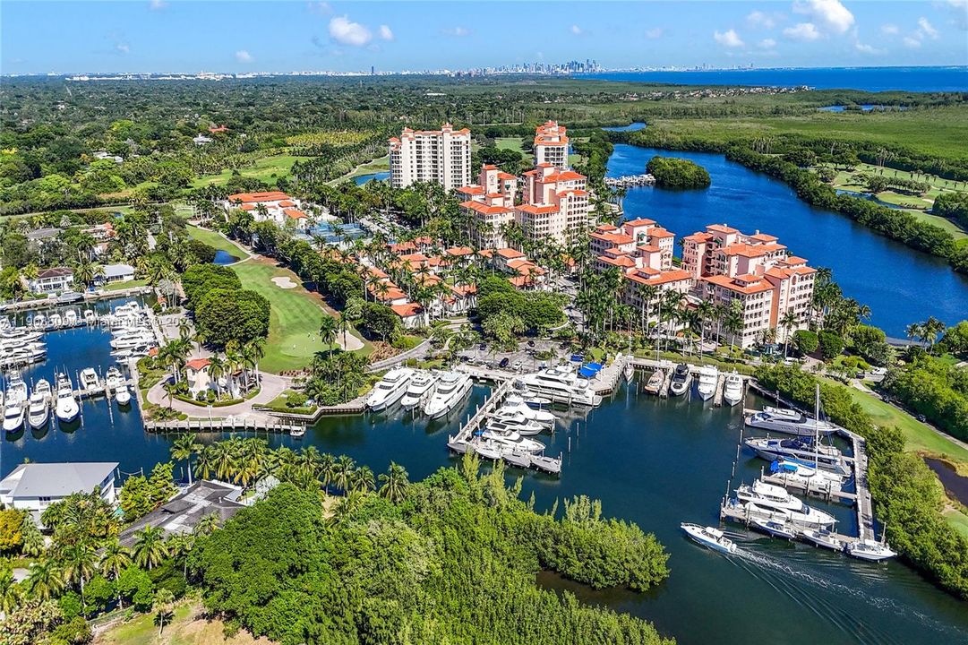 合同活跃: $11,500 (3 贝兹, 3 浴室, 3140 平方英尺)