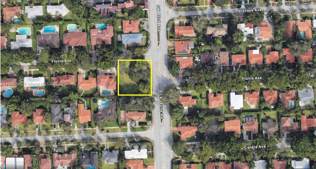 待售: $2,500,000 (0.44 acres)