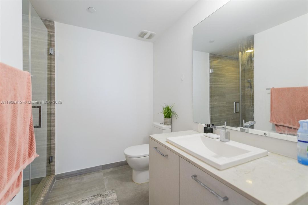 For Sale: $1,199,000 (2 beds, 3 baths, 1283 Square Feet)